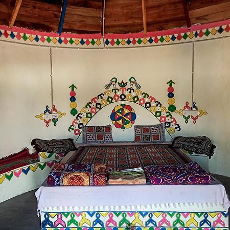 White Land Villagestay Dhordo Exterior foto