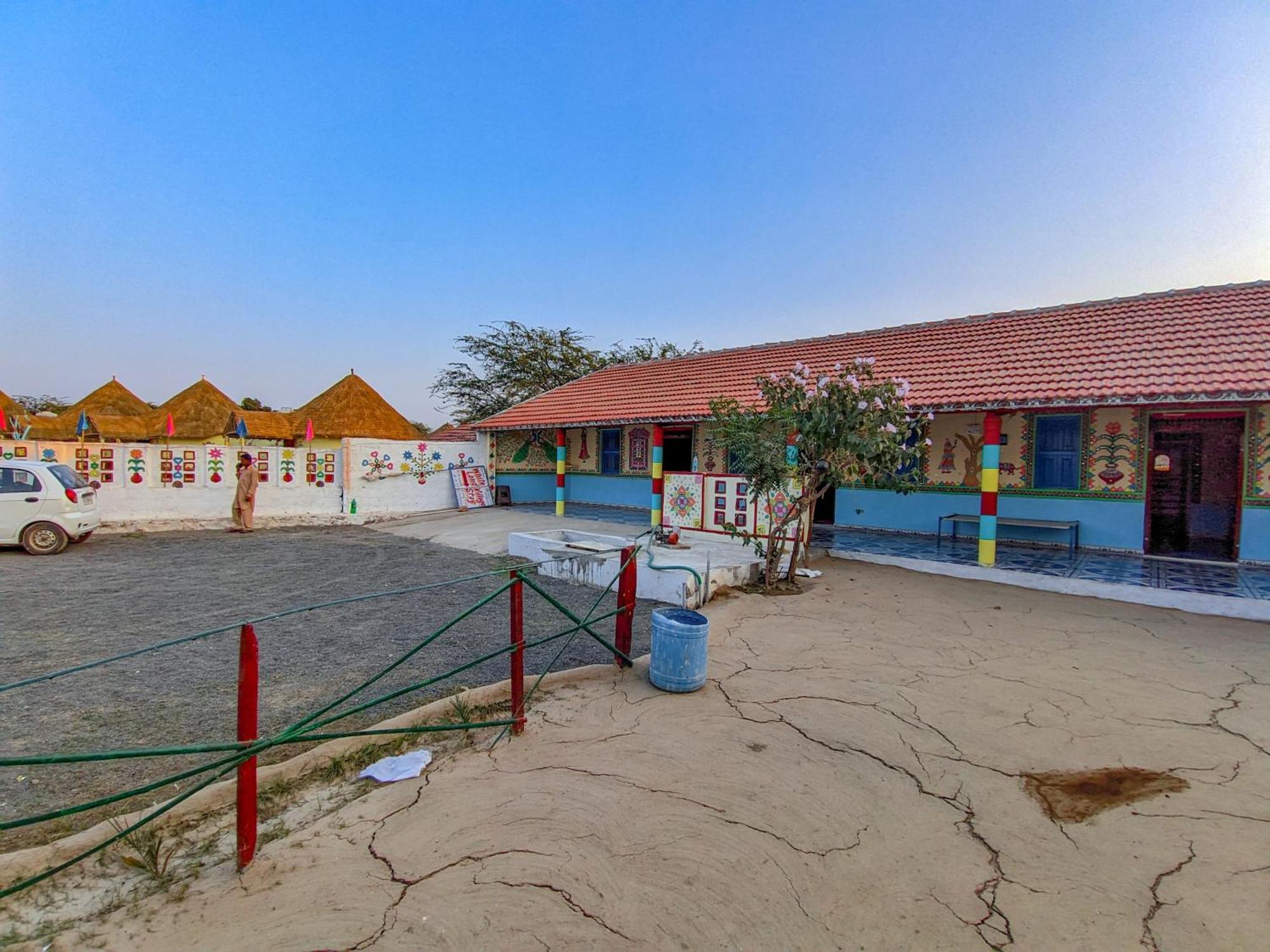 White Land Villagestay Dhordo Exterior foto