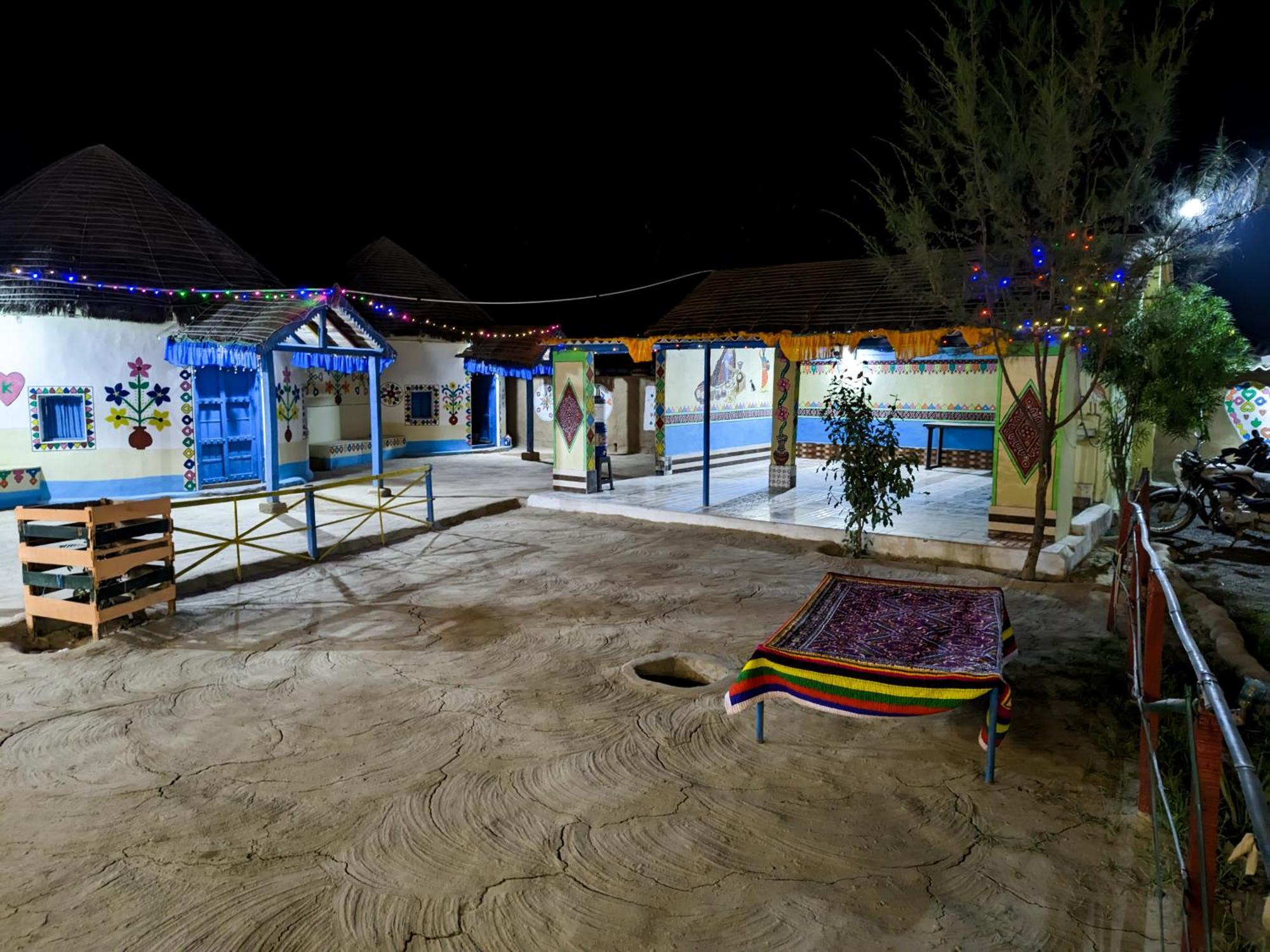White Land Villagestay Dhordo Exterior foto