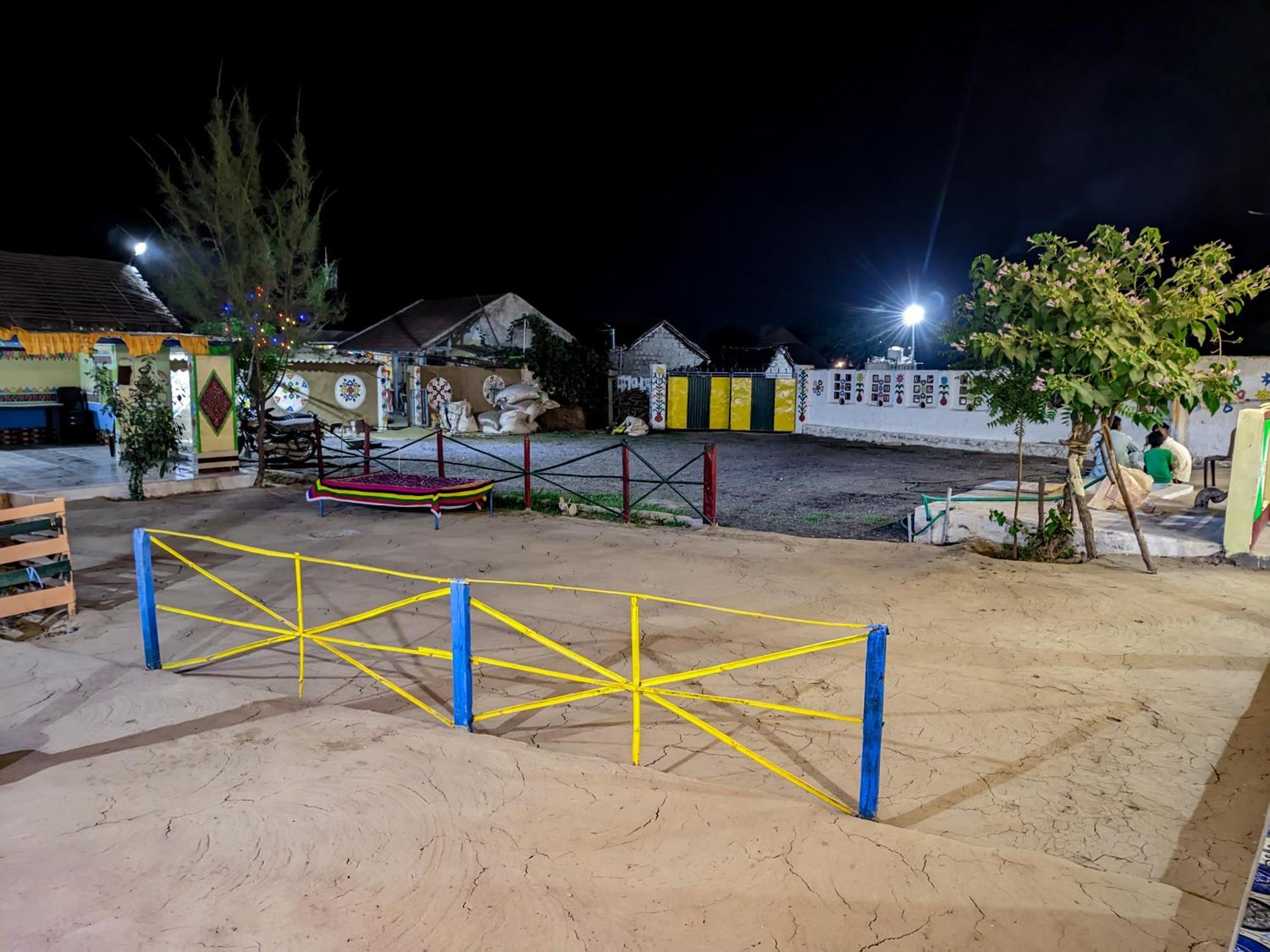 White Land Villagestay Dhordo Exterior foto