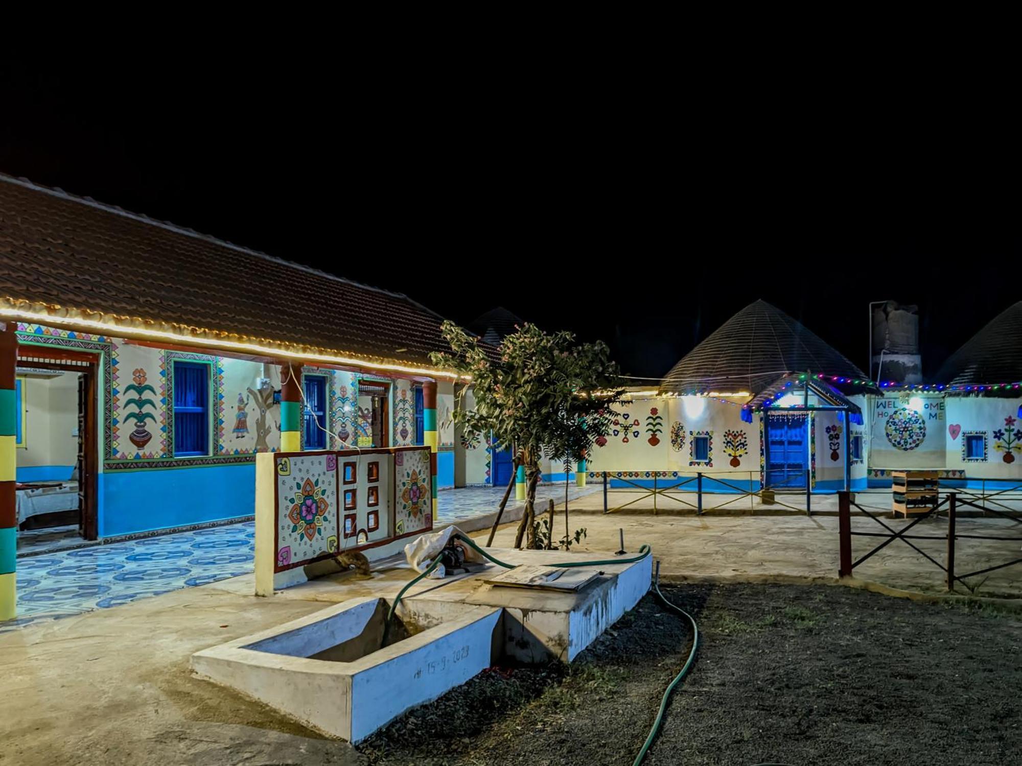 White Land Villagestay Dhordo Exterior foto
