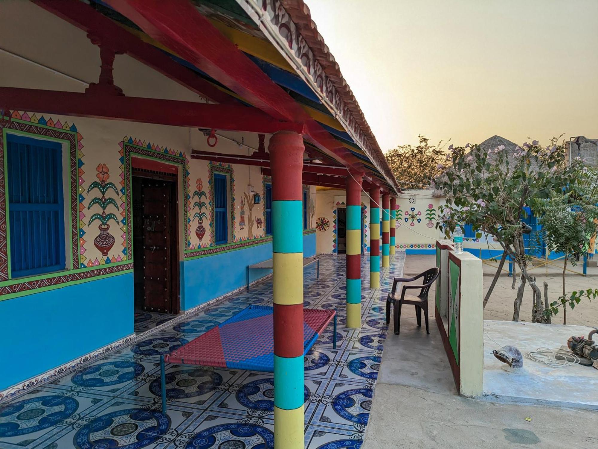 White Land Villagestay Dhordo Exterior foto